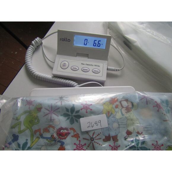 Disney Muppets Scrub Top M Miss Piggy Kermit Fozzie Winter Snowflake Nurse - Picture 6 of 6